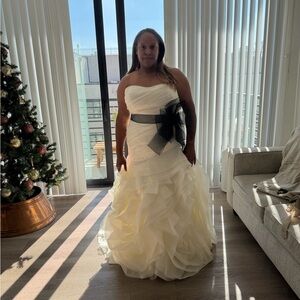 Vera Wang White Wedding Dress Size 16 | Bustle Added | Not Worn For Wedding